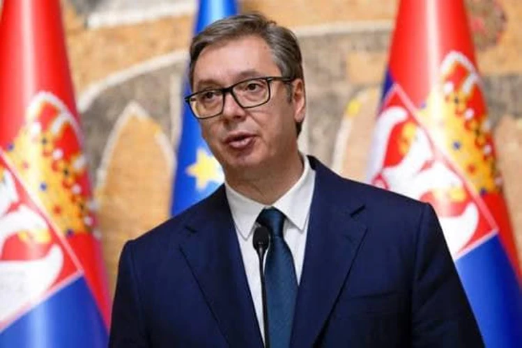 Ана Брнабіч під час відвідування передвиборчих пунктів у Белграді