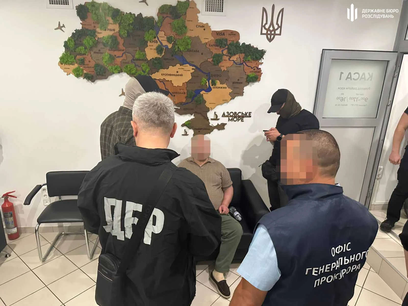 Затримання адвоката під час одержання грошей у приміщенні банку в Печерському районі Києва