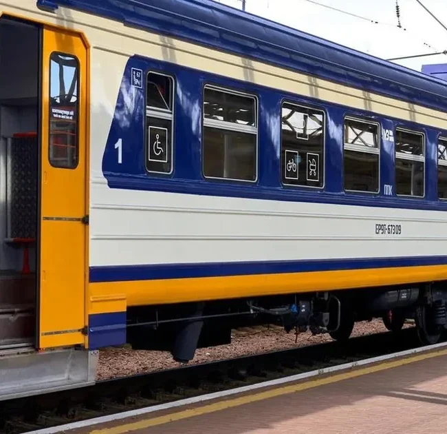 Вагон пасажирського потяга Укрзалізниці
